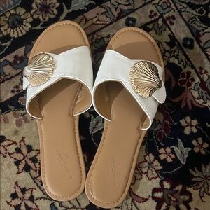 Universal threads White and Gold Women's Slide Sandals size 8.